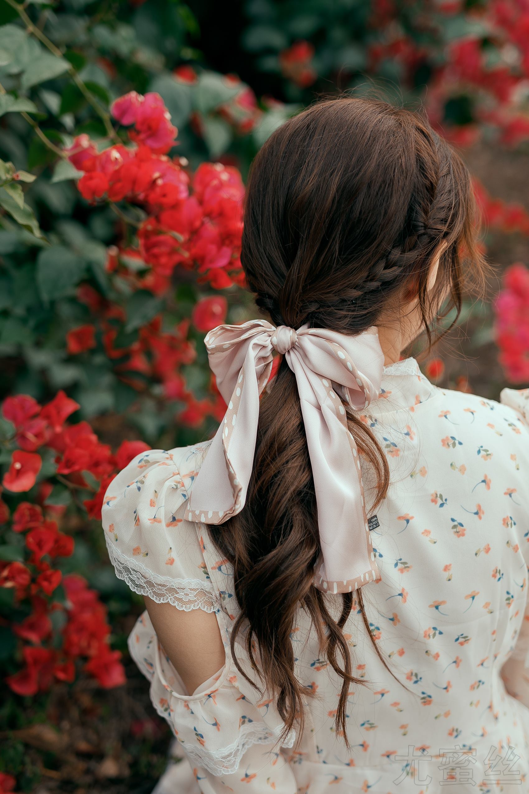 尤蜜丝 NO.041 穿搭推广展示图集 野花香[30P/275MB]