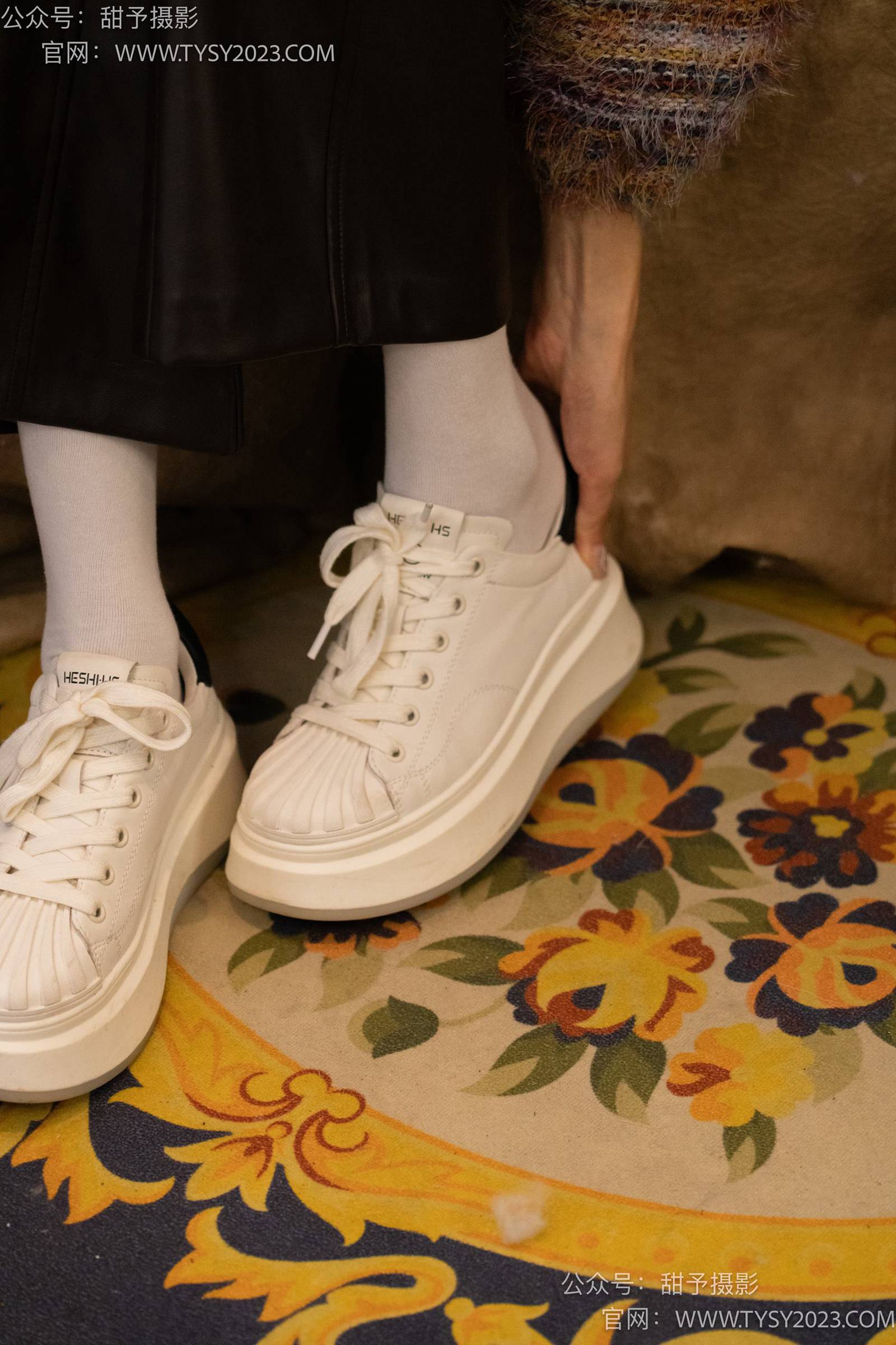 甜予摄影 NO.005 齐齐-板鞋、白棉袜、裸足[122P/2V/9.72GB]