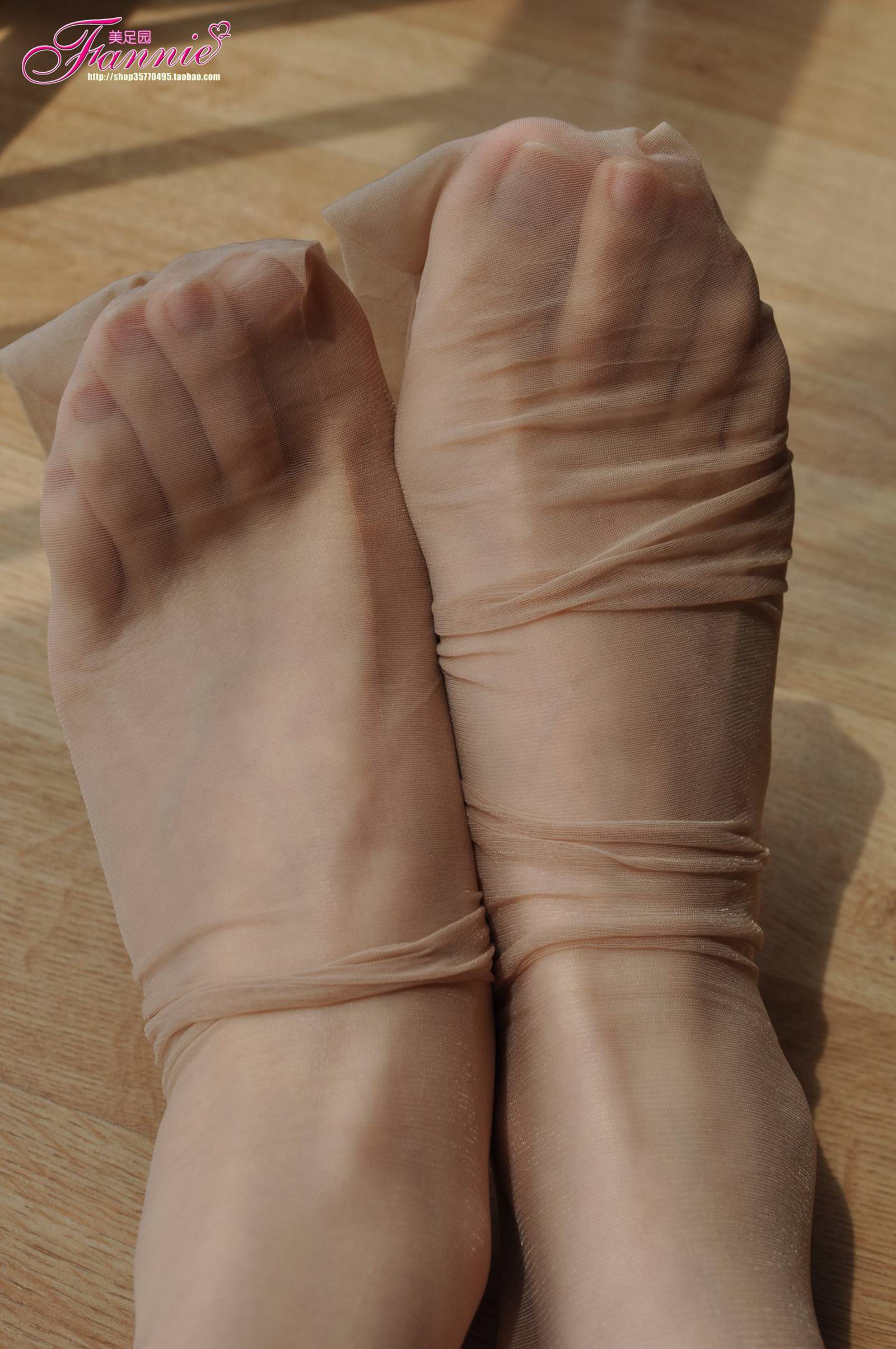 Fannie芬妮每足园 No.400 肉丝特写1[65P/188MB]