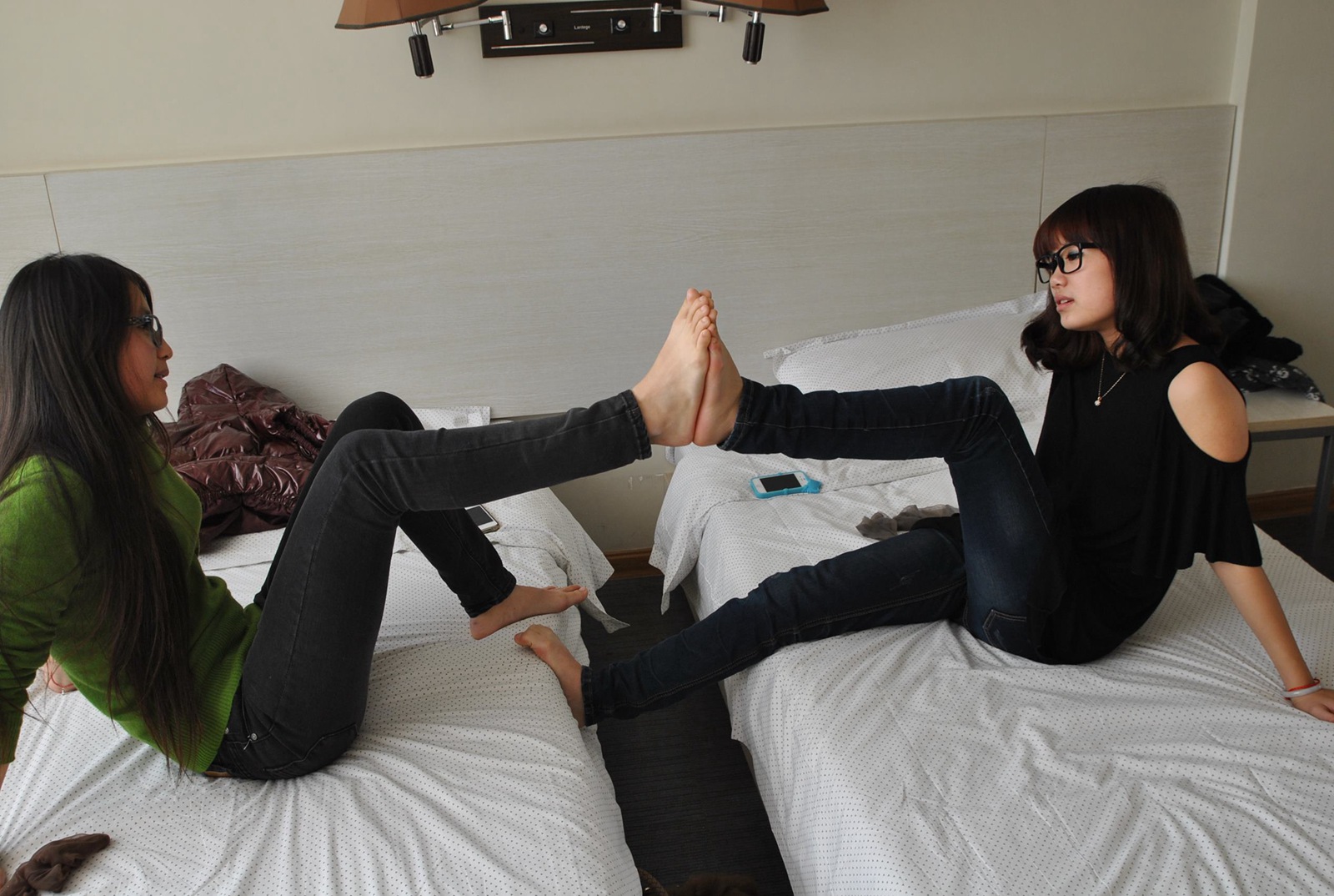 自由摄影 No.163 两个清纯的大学生在脚斗 [96P/220MB]