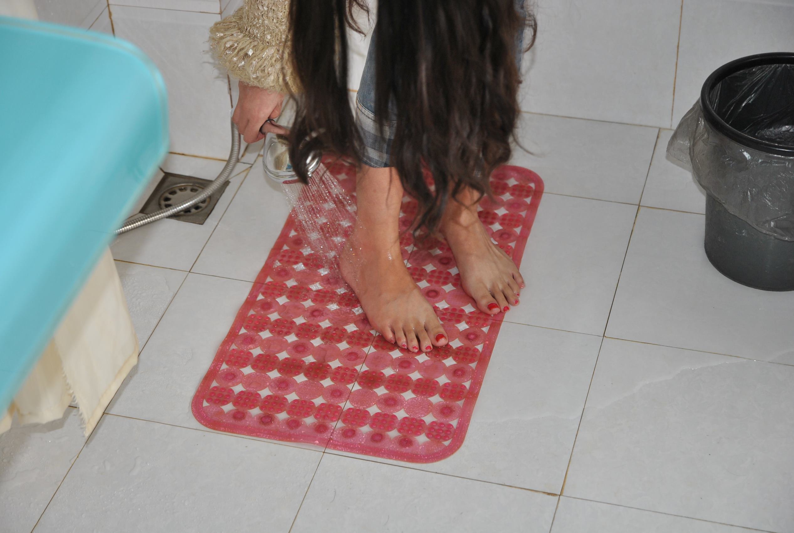 自由摄影 No.159 受伤的裸足 [43P/92MB]