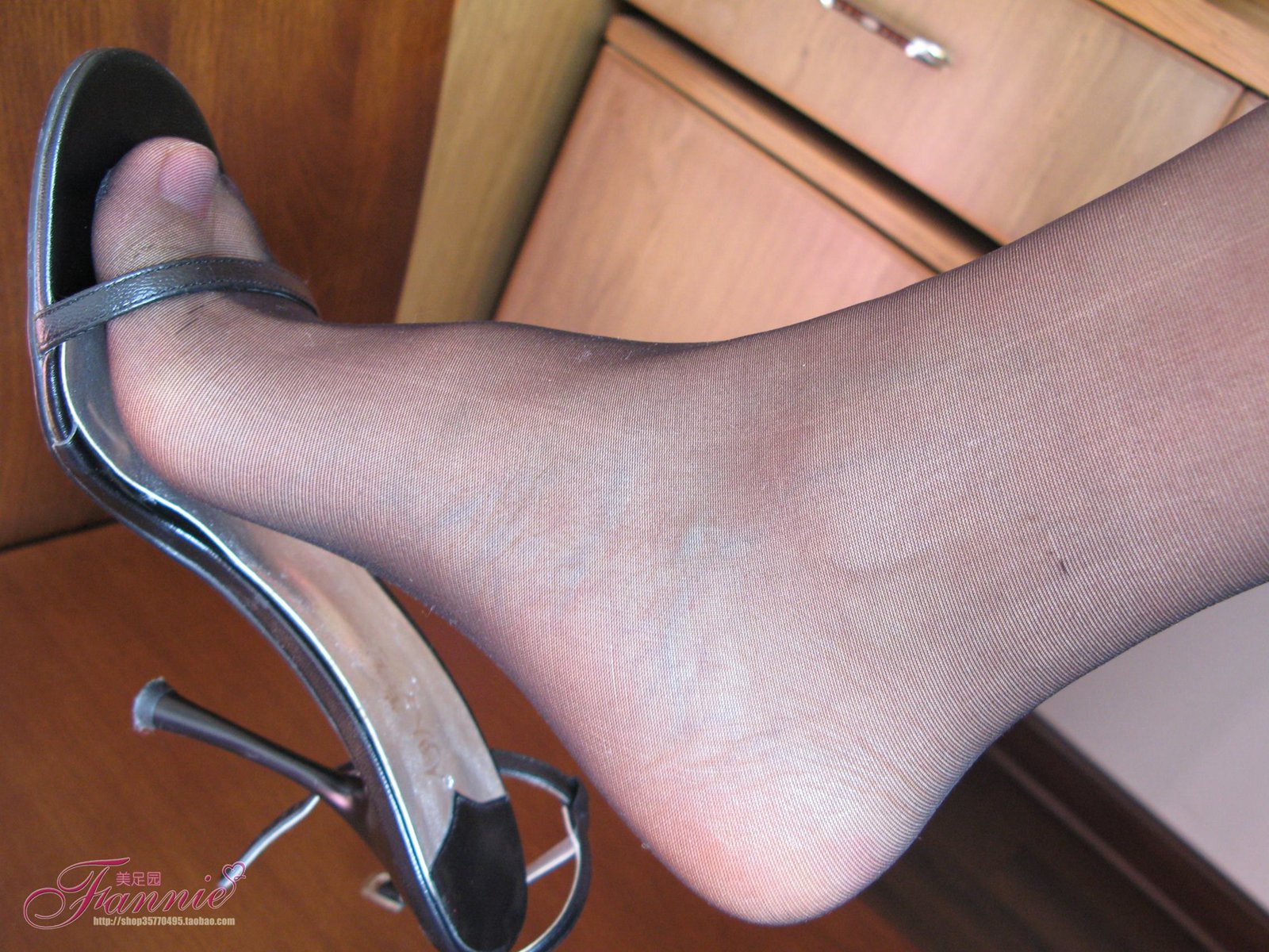 Fannie芬妮每足园 No.420 丝滑飘逸 暗香盈动2[41P/122MB]