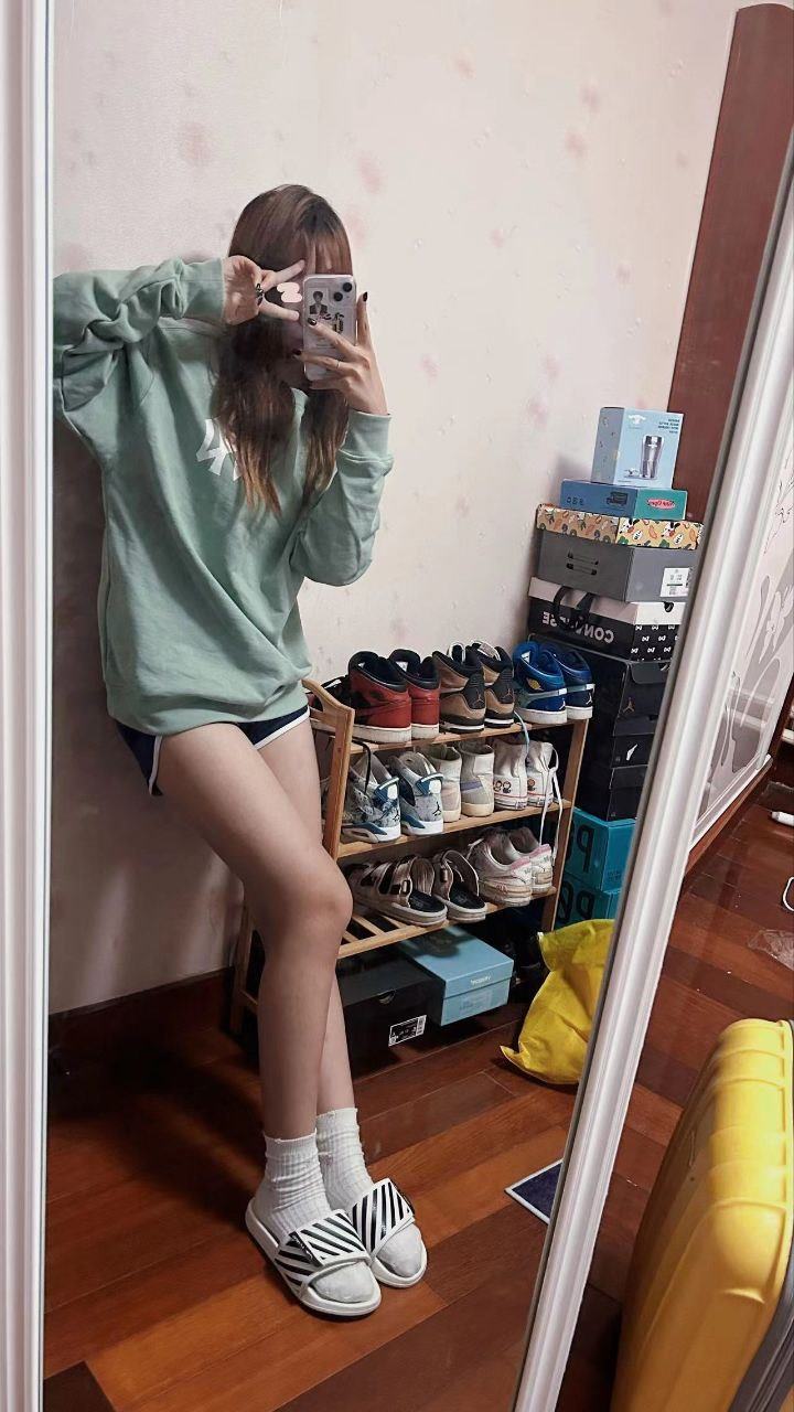 脚模面试脸足同框套路系列-004-06号-172 112 38.5红发黑丝展示[8P/8V/68MB]