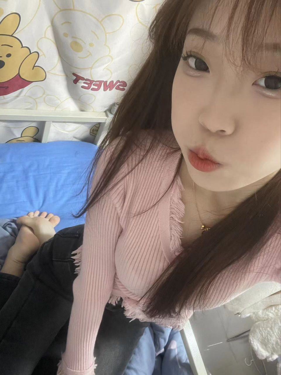 脚模面试脸足同框套路系列-006-08号-重磅女大学生 俯视秀足 挑鞋 展示[6P/10V/111MB]