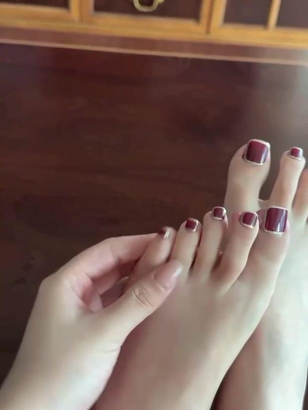 脚模面试脸足同框套路系列-085-红指甲[4P/18V/132MB]