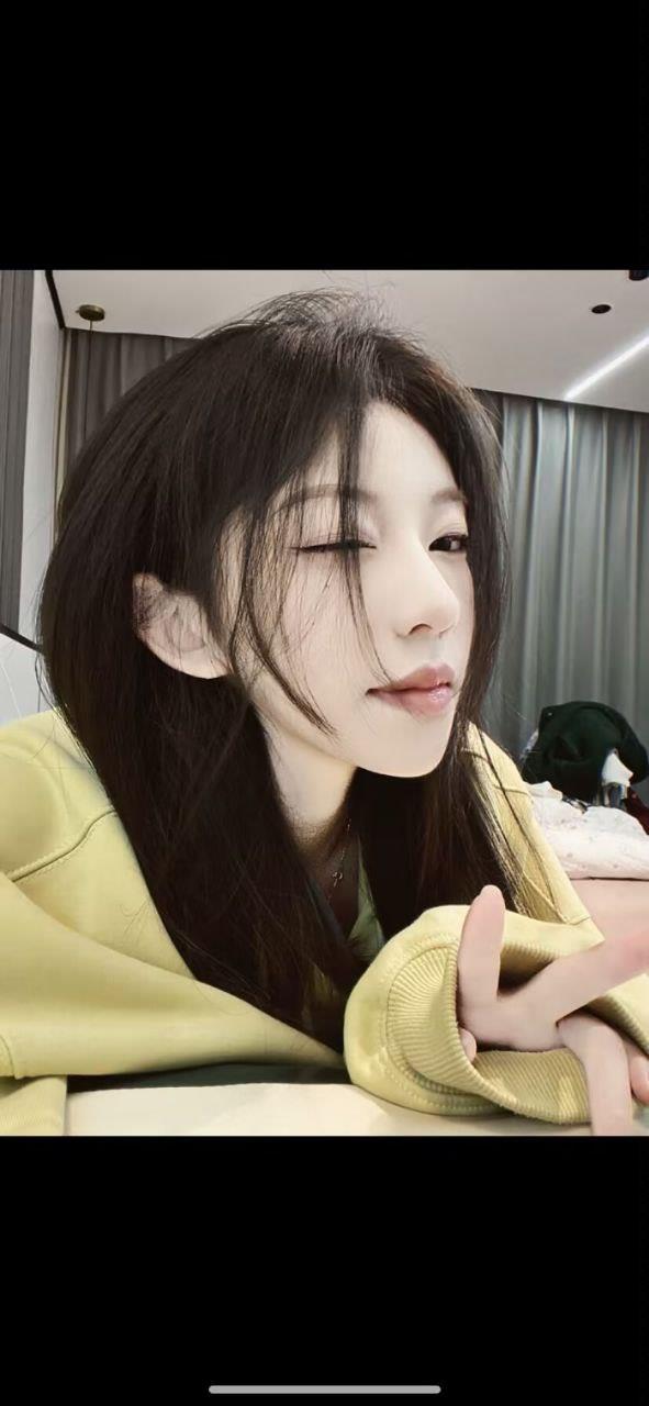 脚模面试脸足同框套路系列-084-黑丝踩屏秀脚 主播[4P/14V/132MB]