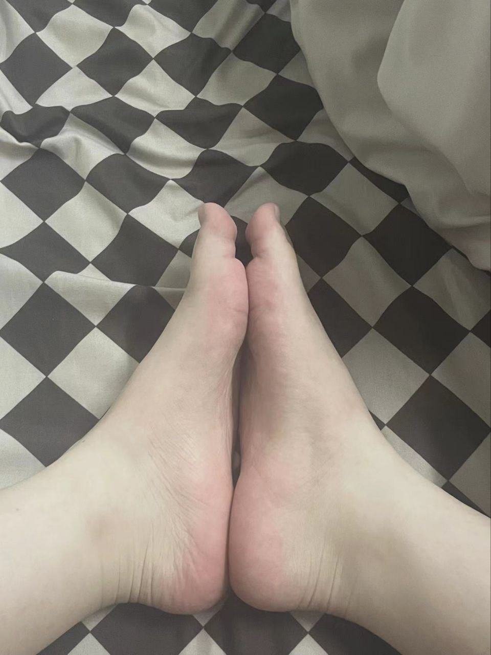 脚模面试脸足同框套路系列-077-非长期 金发妹[5P/2V/28MB]