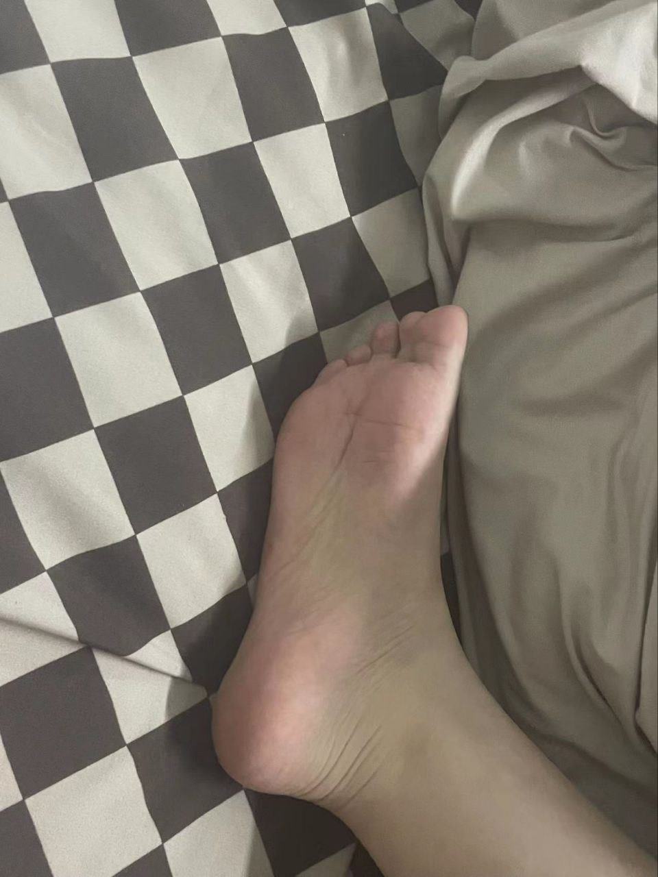 脚模面试脸足同框套路系列-077-非长期 金发妹[5P/2V/28MB]