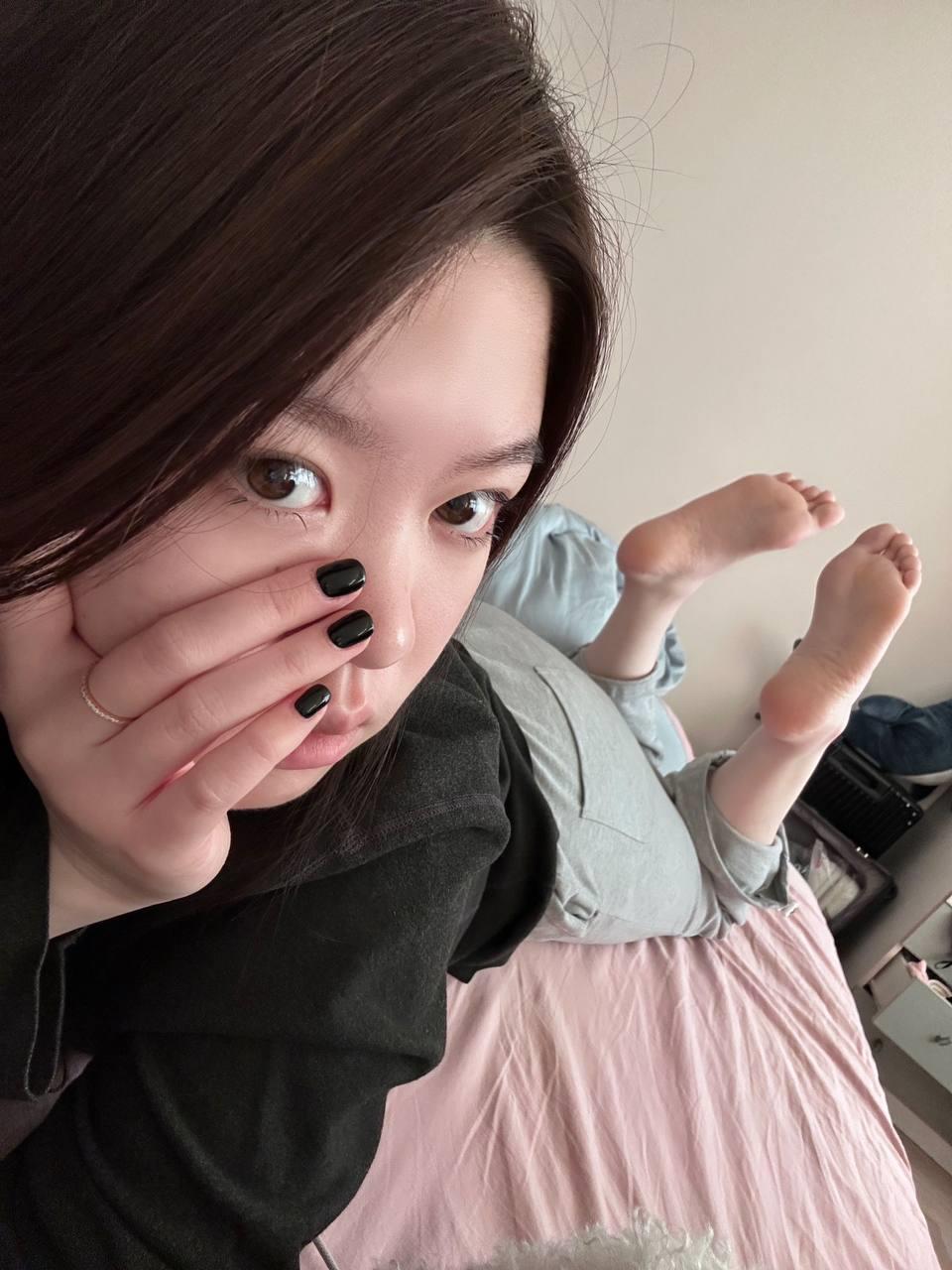 脚模面试脸足同框套路系列-087-金色指甲黑眼眶姐姐[11P/21V/195MB]