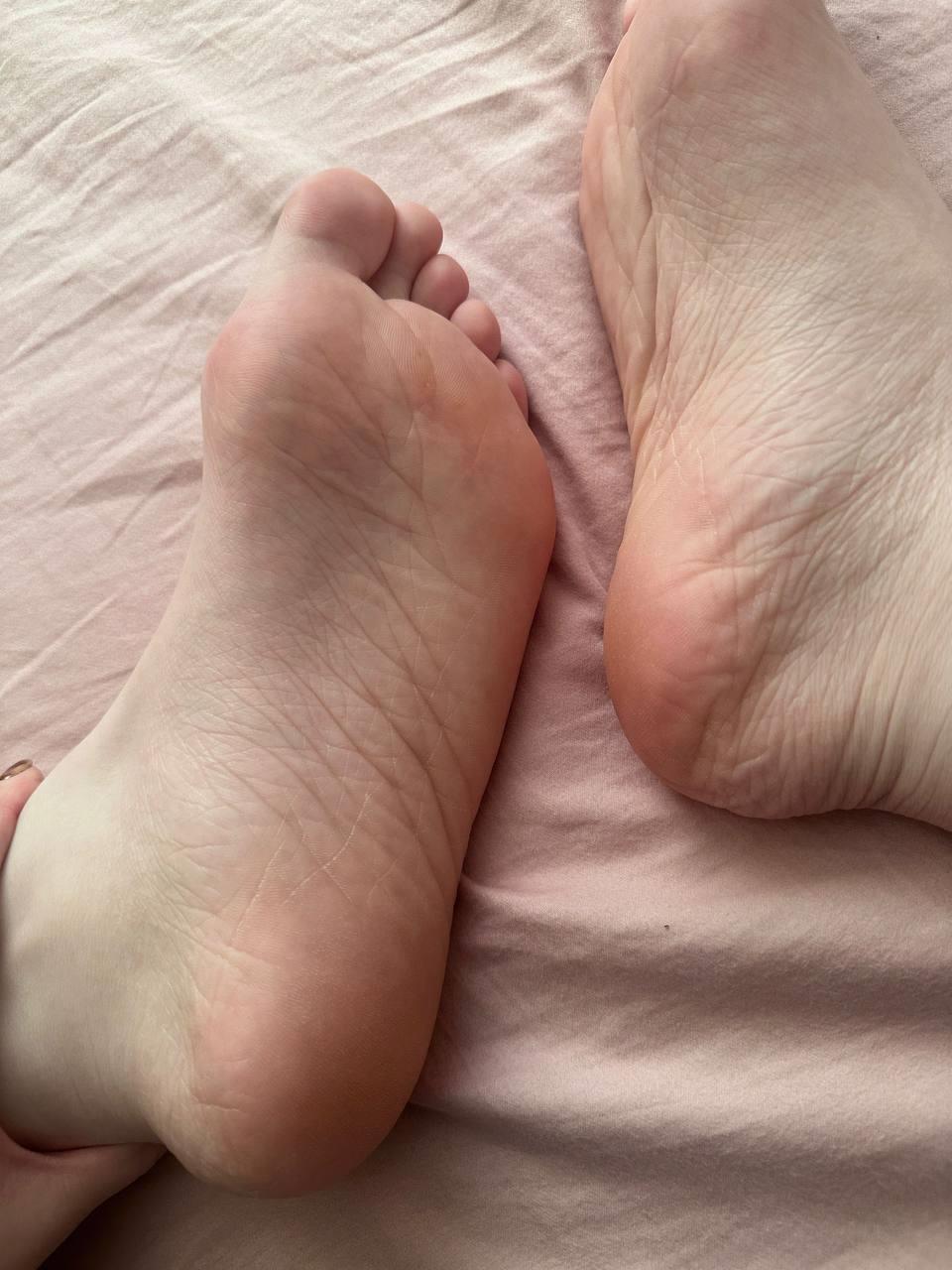 脚模面试脸足同框套路系列-087-金色指甲黑眼眶姐姐[11P/21V/195MB]