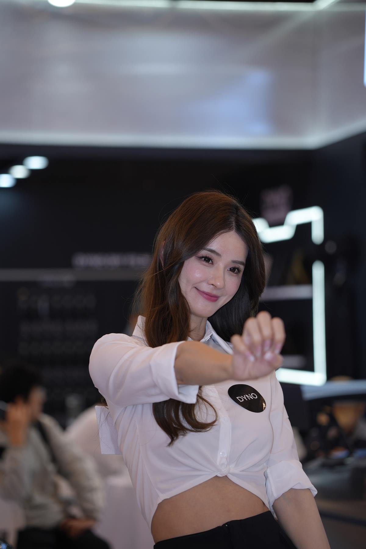 精选街拍作品 NO.5668 银色裙装[54P/82MB]