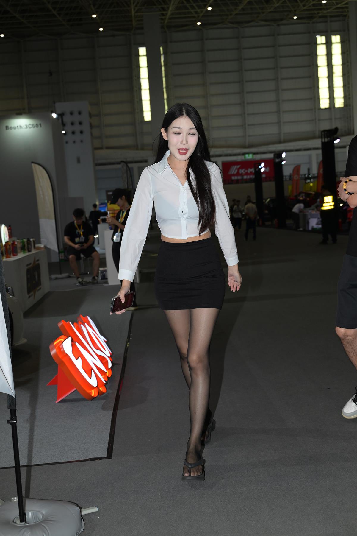 精选街拍作品 NO.5720 黑白搭配OL[49P/107MB]