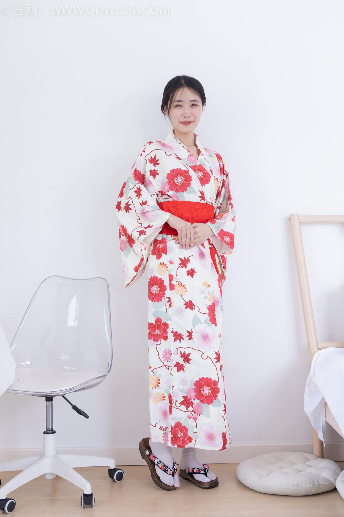 物恋传媒 NO.2385 菜菜-木屐、短白丝、裸足、和服浴衣、裸足[240P/1V/4.66GB]