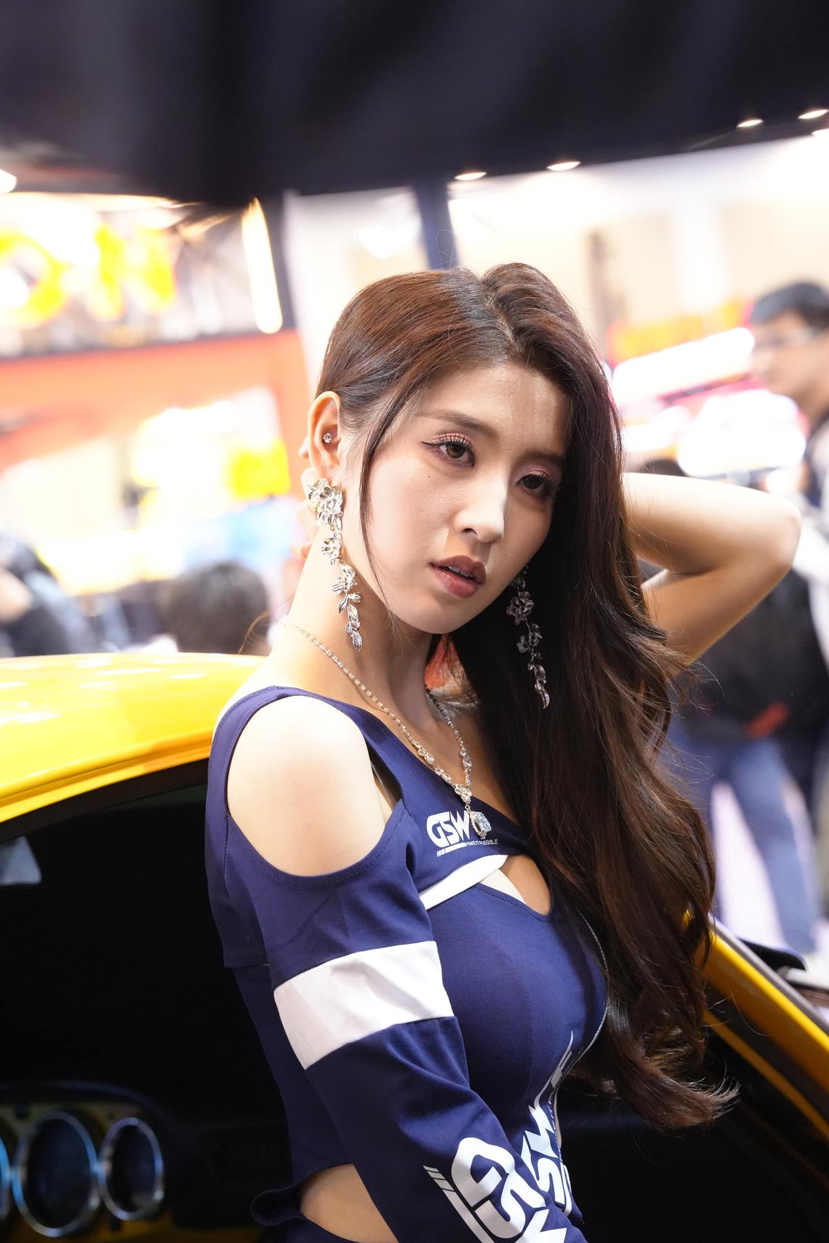 精选街拍作品 NO.5762 黑丝红短裤[59P/93MB]