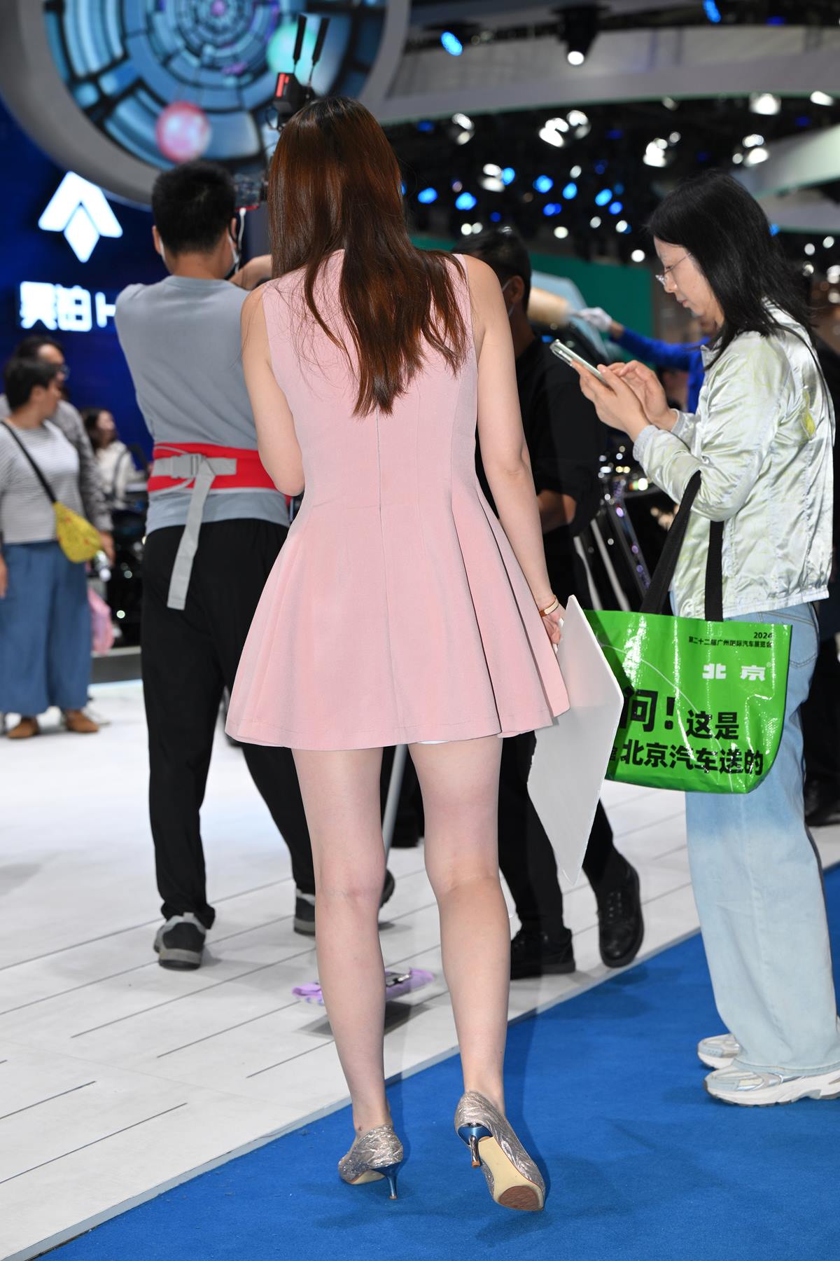 精选街拍作品 NO.5726 甜美动人粉色系[74P/172MB]