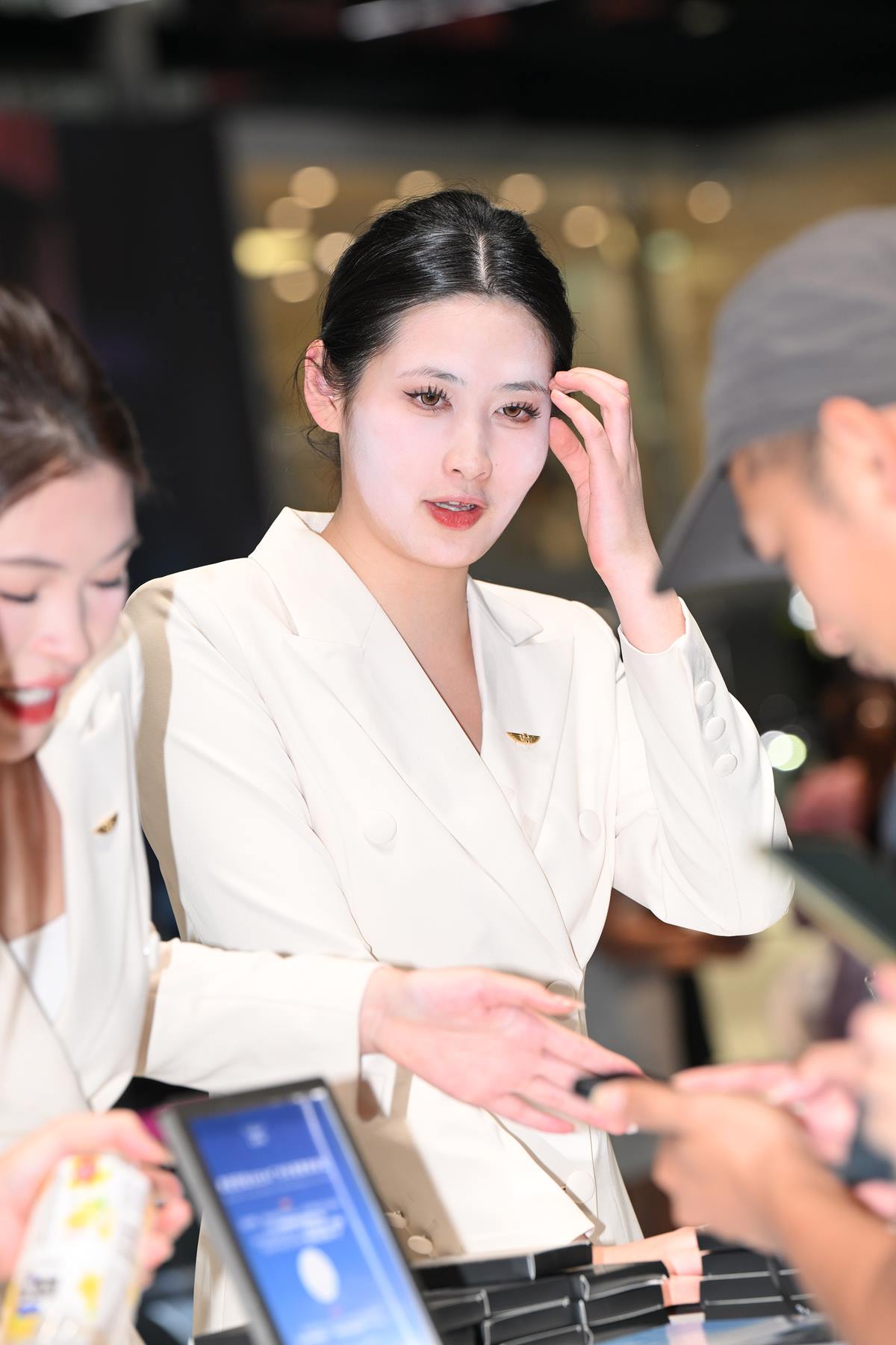 精选街拍作品 NO.5746 气质白色制服[107P/222MB]