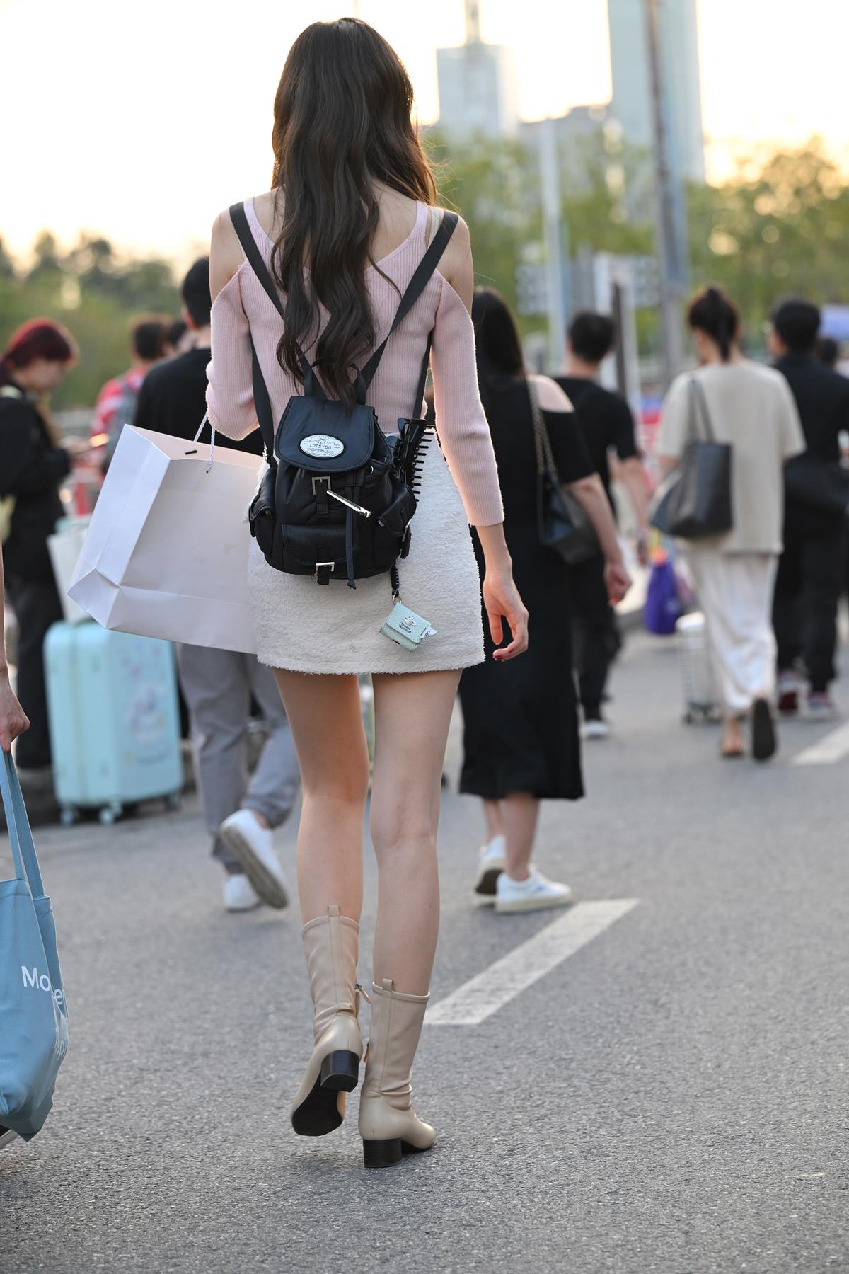 精选街拍作品 NO.5687 白色短裙[35P/88MB]