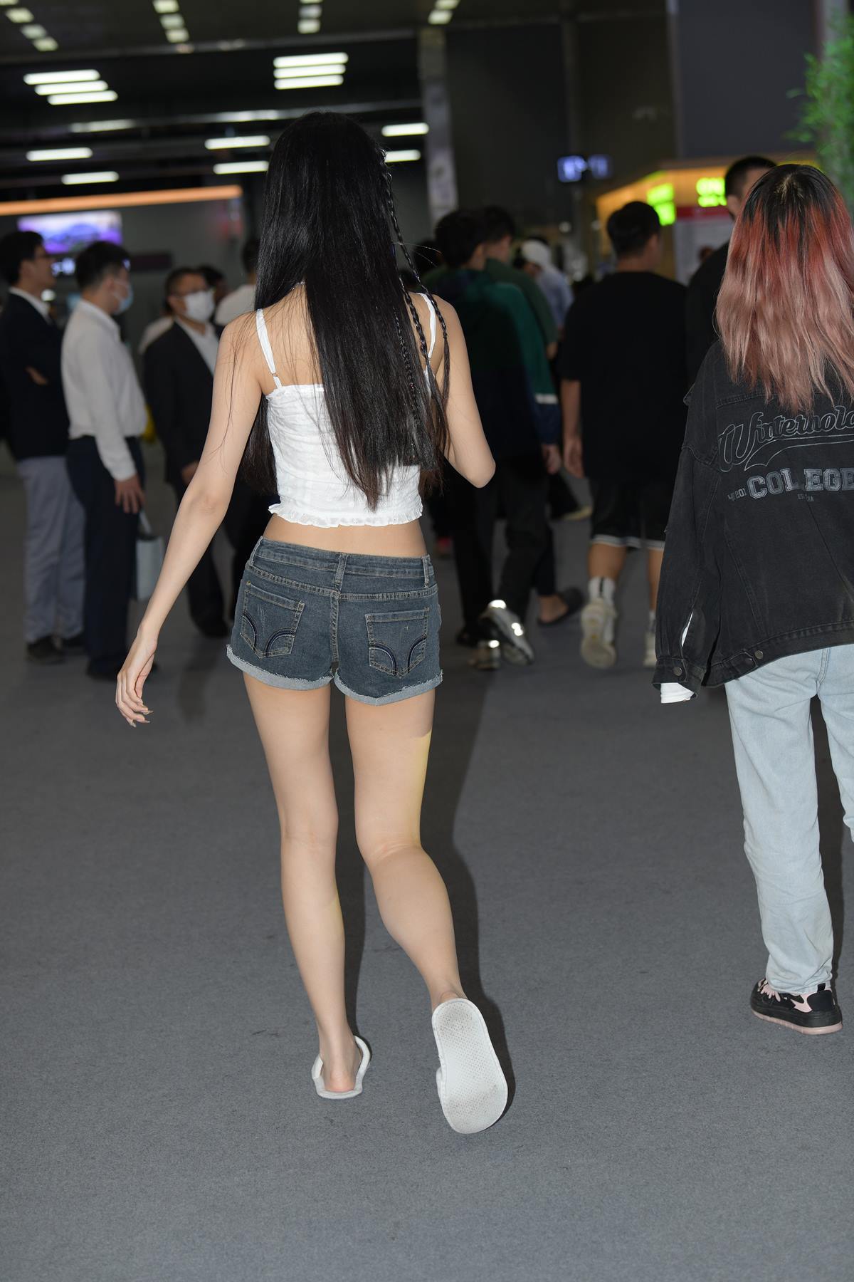 精选街拍作品 NO.5752 活力甜美牛仔短裤[50P/128MB]