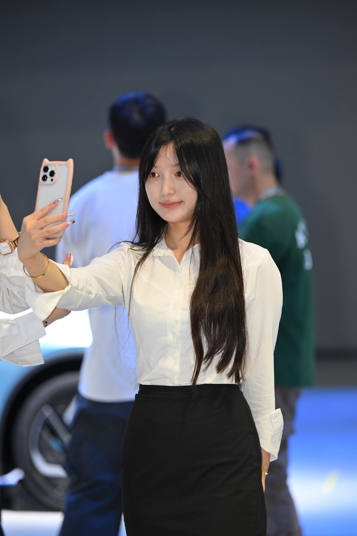 精选街拍作品 NO.5750 黑白搭配销售小妹[68P/129MB]