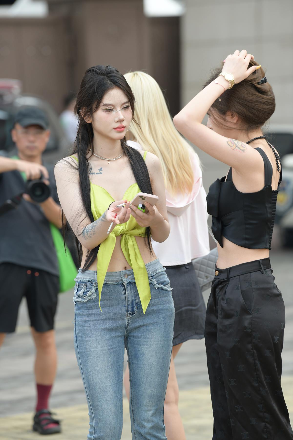 精选街拍作品 NO.5761 牛仔裤小吊带[49P/139MB]