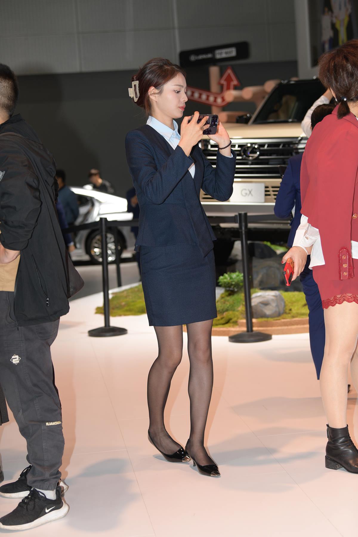 精选街拍作品 NO.5748 展会黑丝销售[144P/330MB]