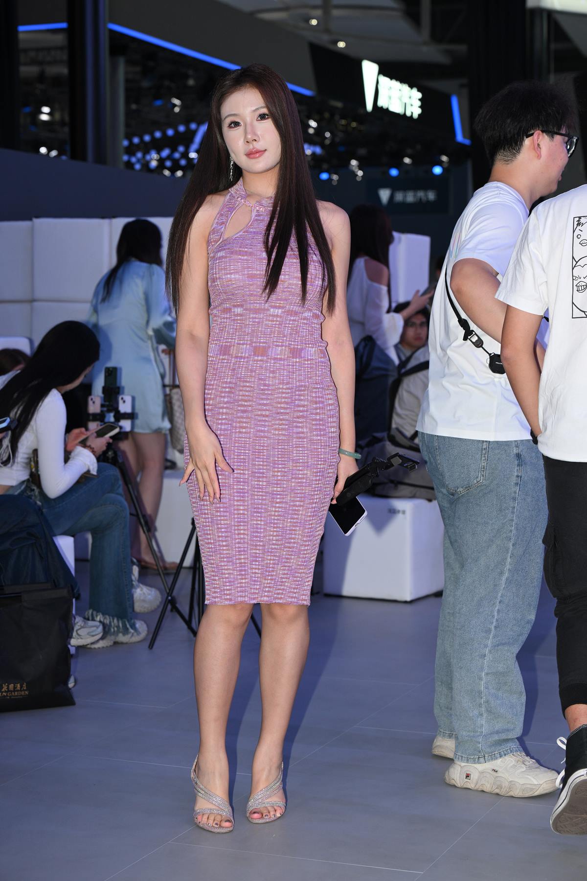 精选街拍作品 NO.5686 紫色修身长裙[65P/206MB]