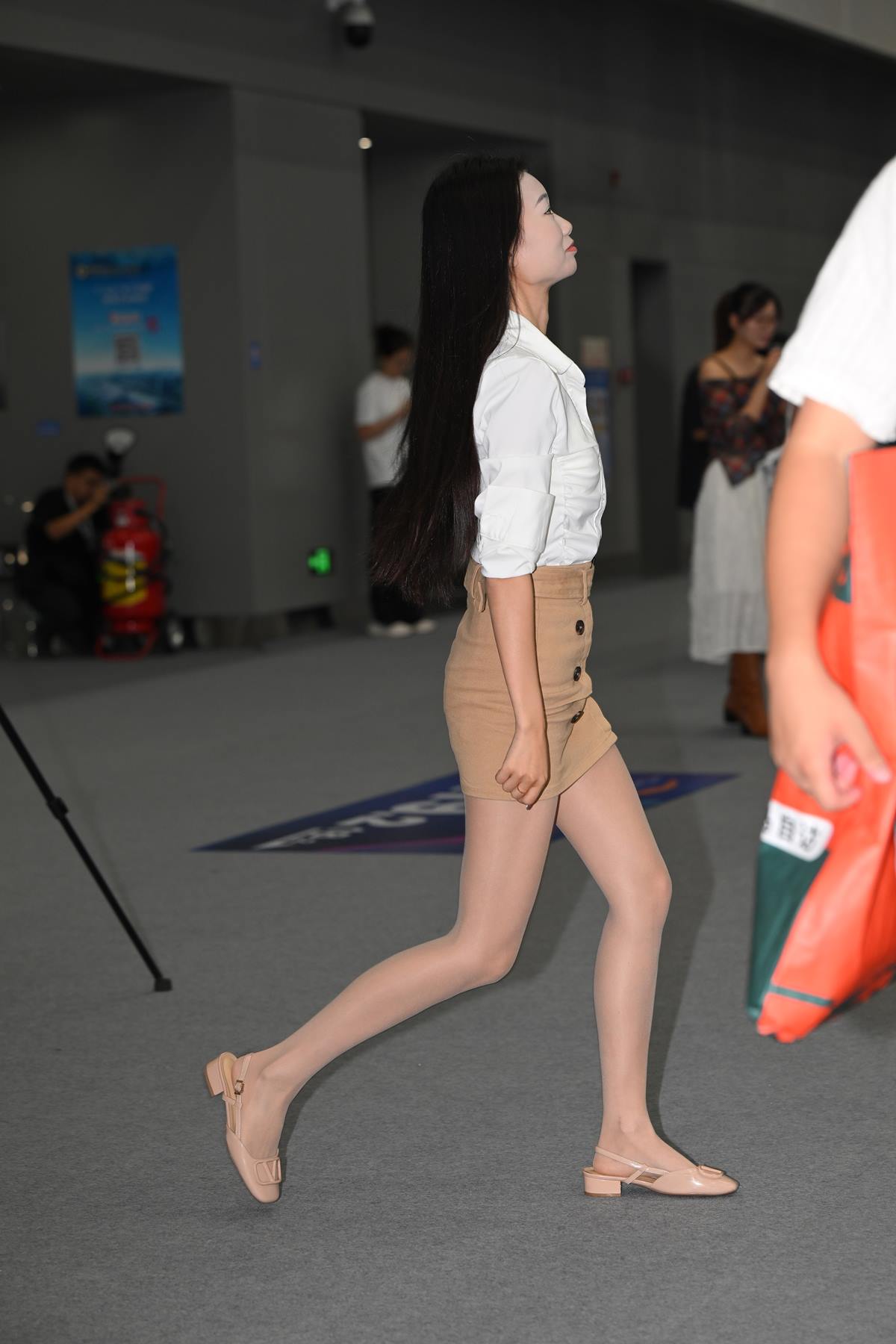 精选街拍作品 NO.5662 咖色短裤[81P/189MB]