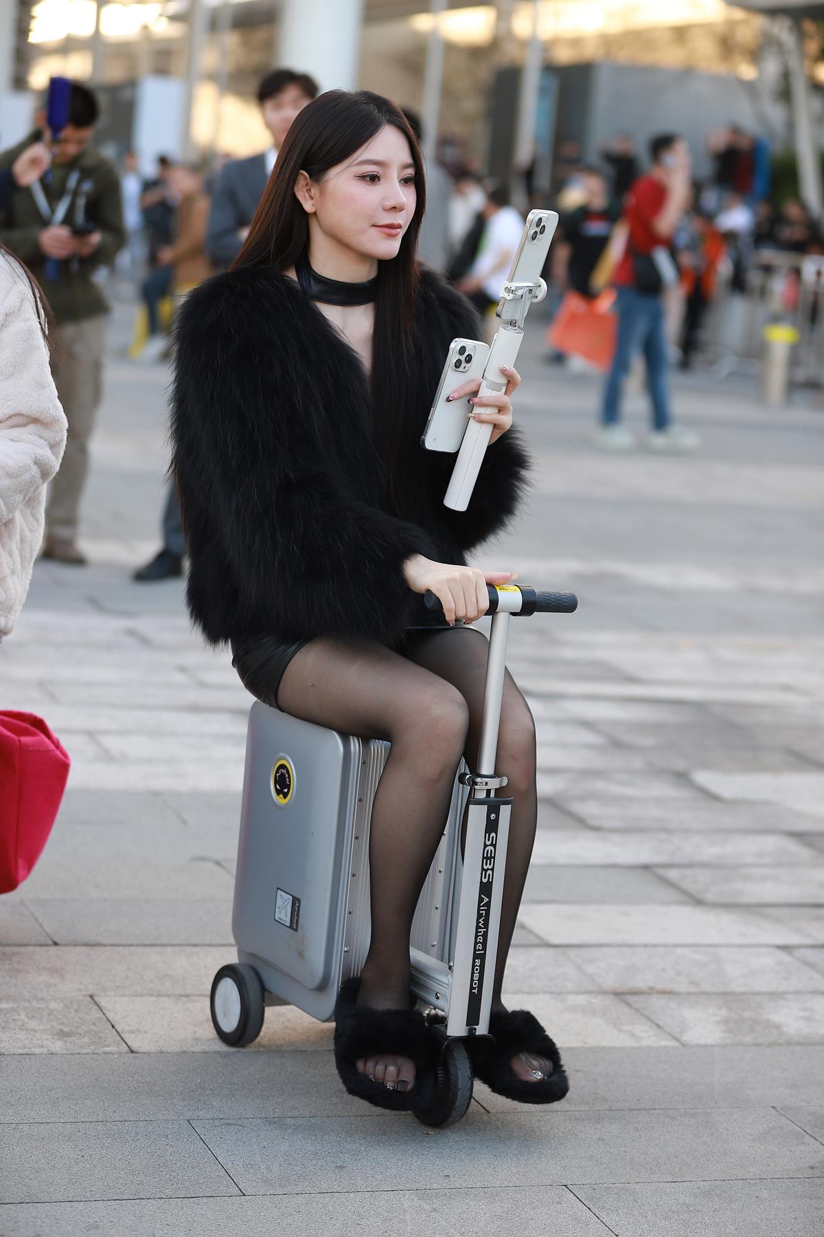 精选街拍作品 NO.5676 大气皮草主播[116P/164MB]