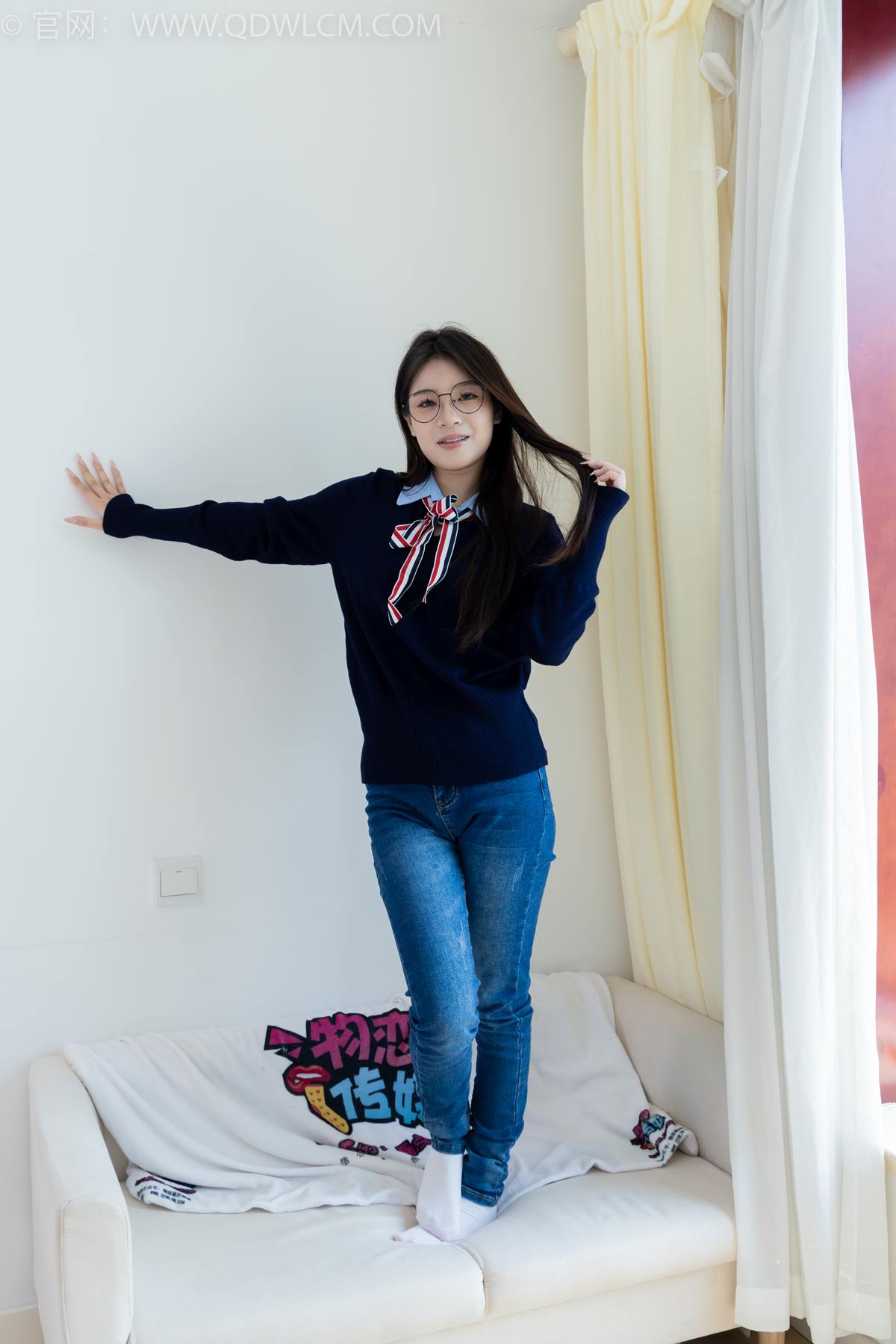 物恋传媒 NO.2379 闪闪-帆布鞋、白棉袜、厚白丝小腿袜、裸足[160P/1V/5.73GB]