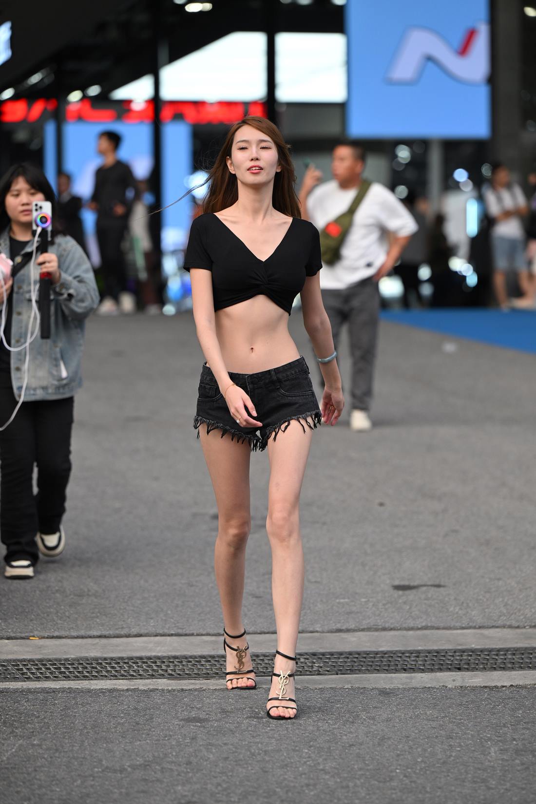 精选街拍作品 NO.5831 高挑牛仔短裤[48P/143MB]