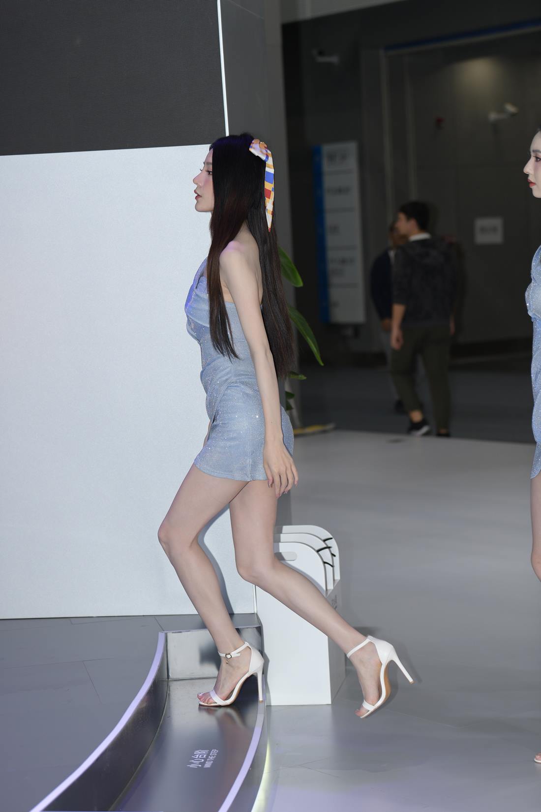 精选街拍作品 NO.5845 灰色修身裙[116P/267MB]