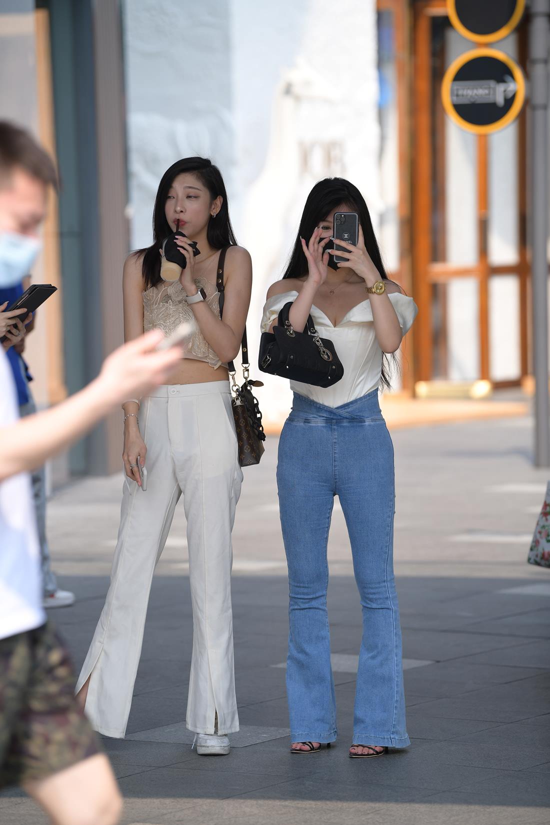 精选街拍作品 NO.5802 飒爽姐妹花[134P/340MB]