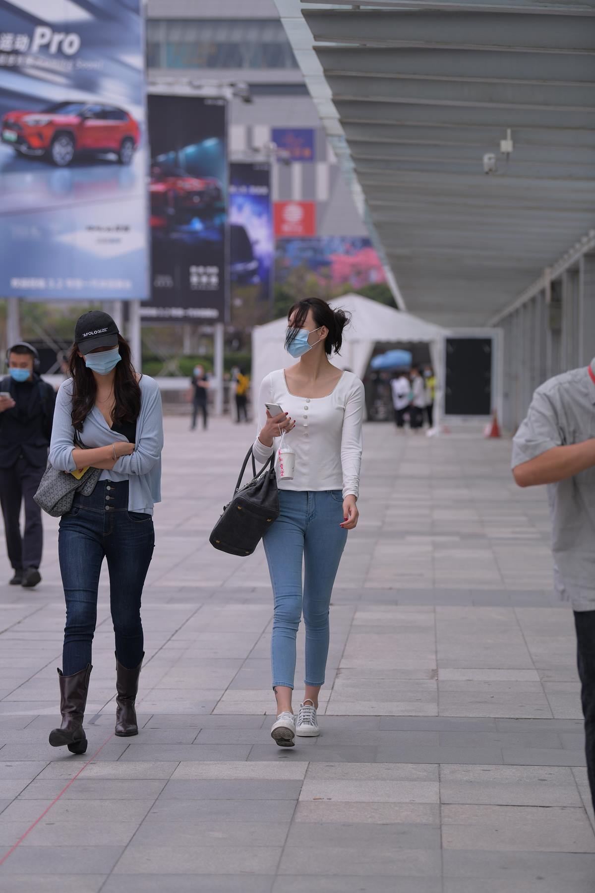 精选街拍作品 NO.5826 牛仔裤简单百搭[36P/73MB]