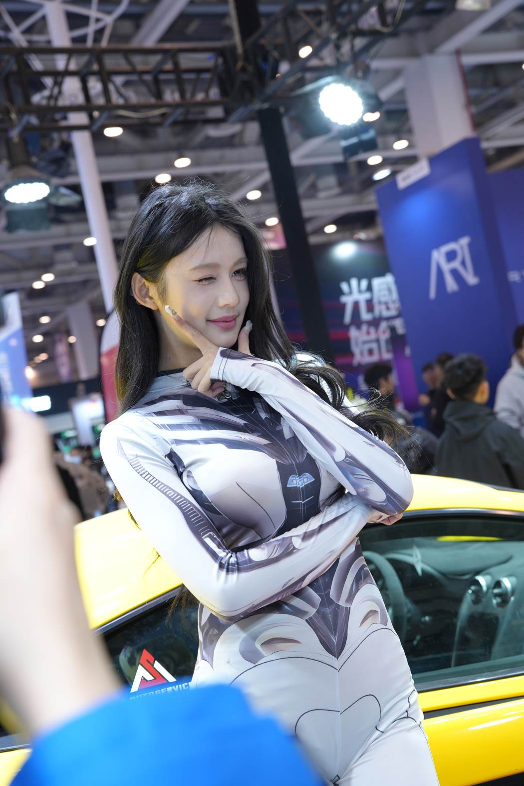 精选街拍作品 NO.5878 靓丽车模夏舒然[288P/395MB]