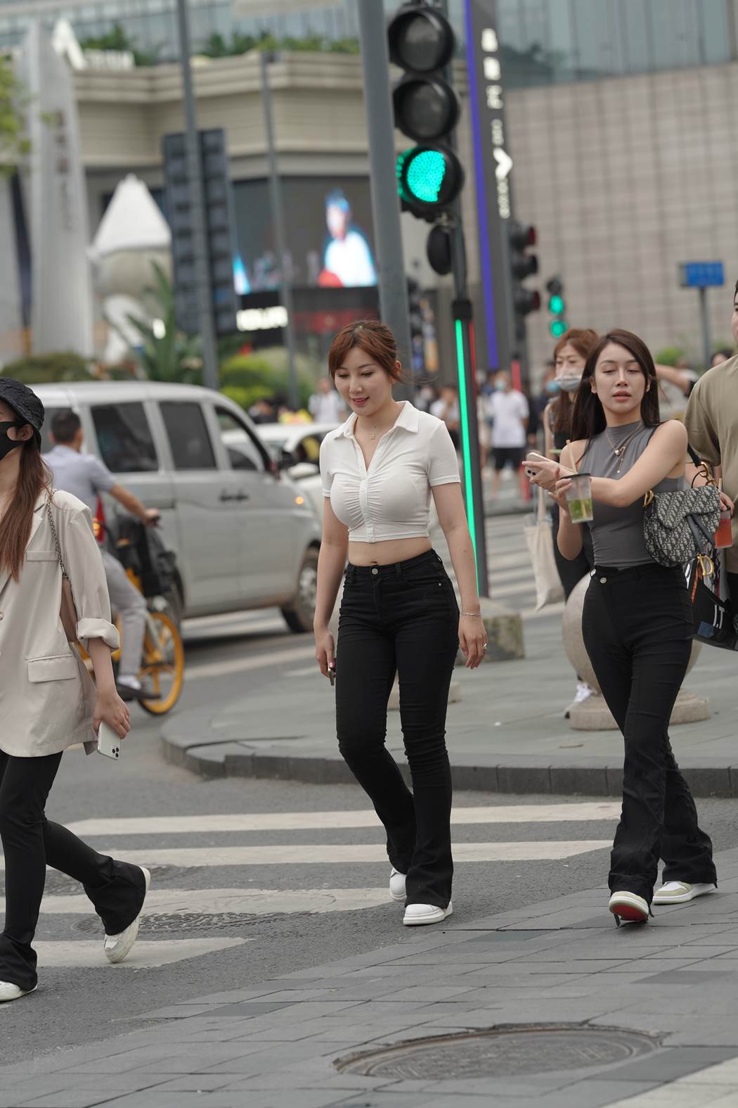 精选街拍作品 NO.5860 温婉气质黑白搭配[39P/93MB]