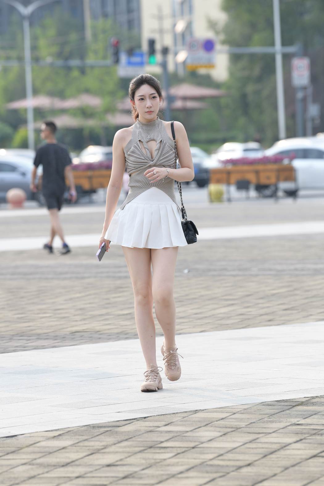 精选街拍作品 NO.5880 优雅白色百褶裙[73P/177MB]