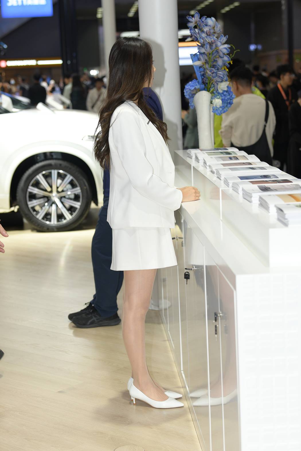 精选街拍作品 NO.5851 白色西装制服[100P/188MB]