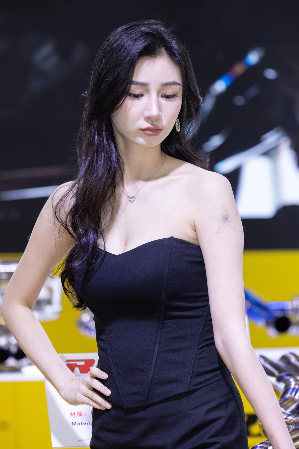 精选街拍作品 NO.5774 抹胸黑裙[26P/67MB]