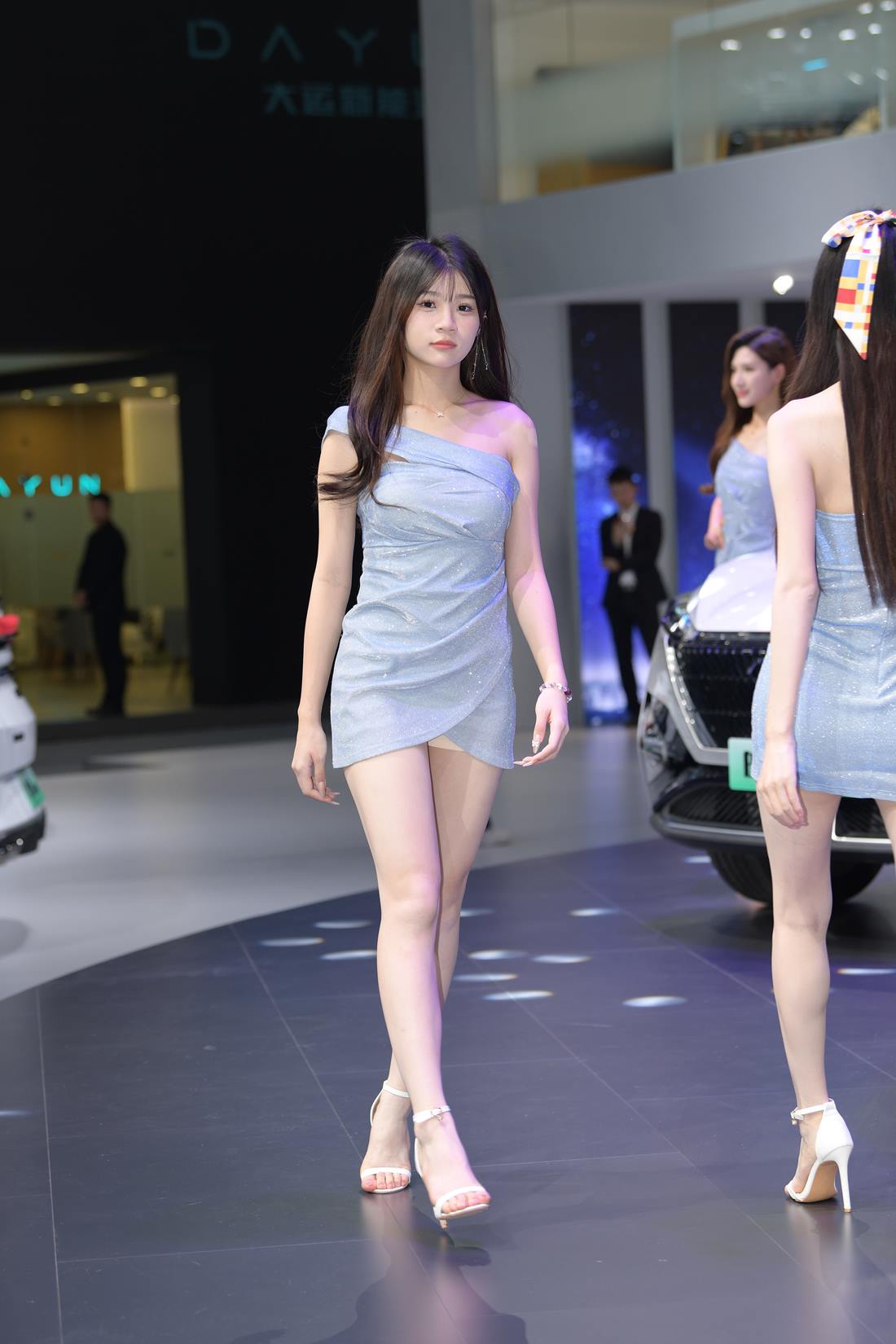 精选街拍作品 NO.5845 灰色修身裙[116P/267MB]