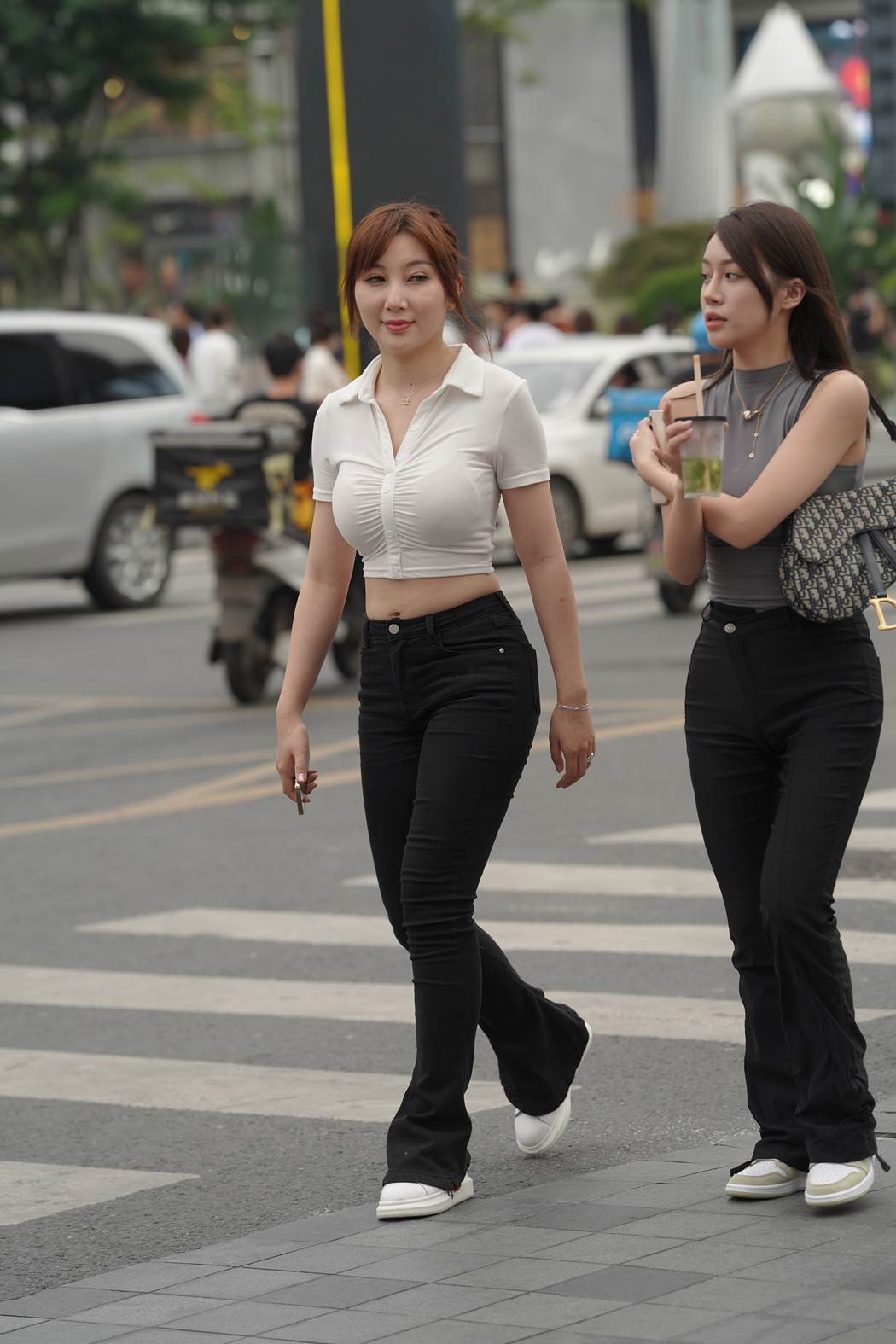 精选街拍作品 NO.5860 温婉气质黑白搭配[39P/93MB]