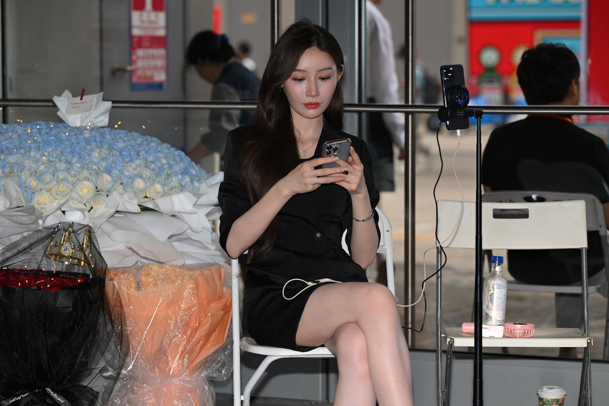 精选街拍作品 NO.5773 迷人西装裙[33P/81MB]