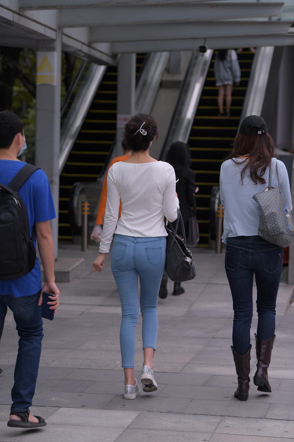 精选街拍作品 NO.5826 牛仔裤简单百搭[36P/73MB]