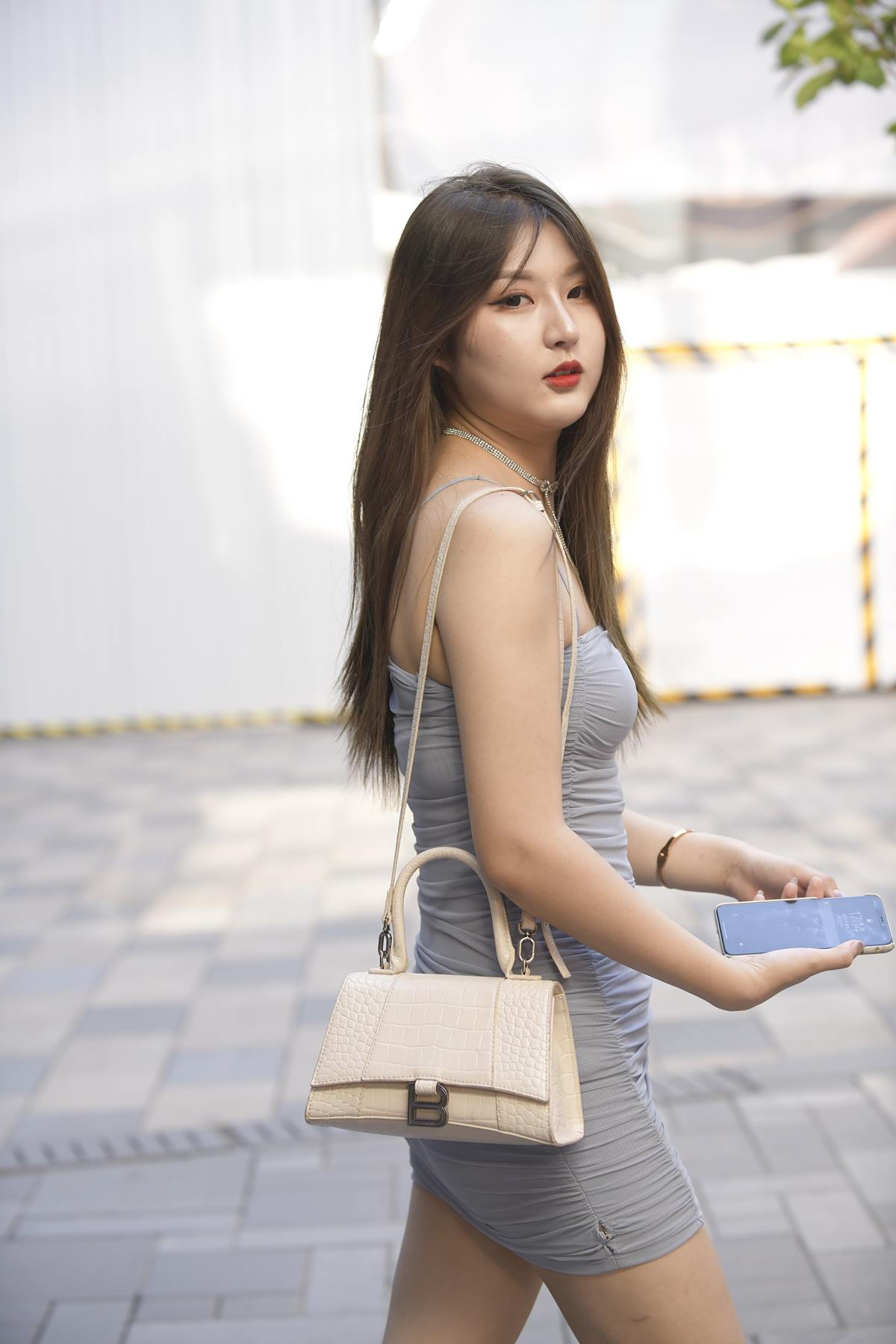 精选街拍作品 NO.5822 吊带包臀裙[88P/143MB]