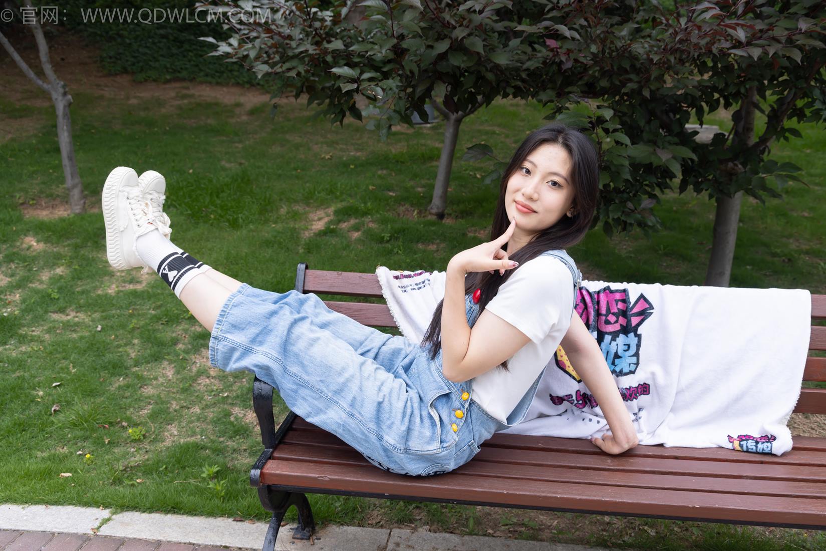 物恋传媒 NO.2407 奶糖-帆布鞋、自然穿脏白棉袜、裸足[160P/1V/4.39GB]