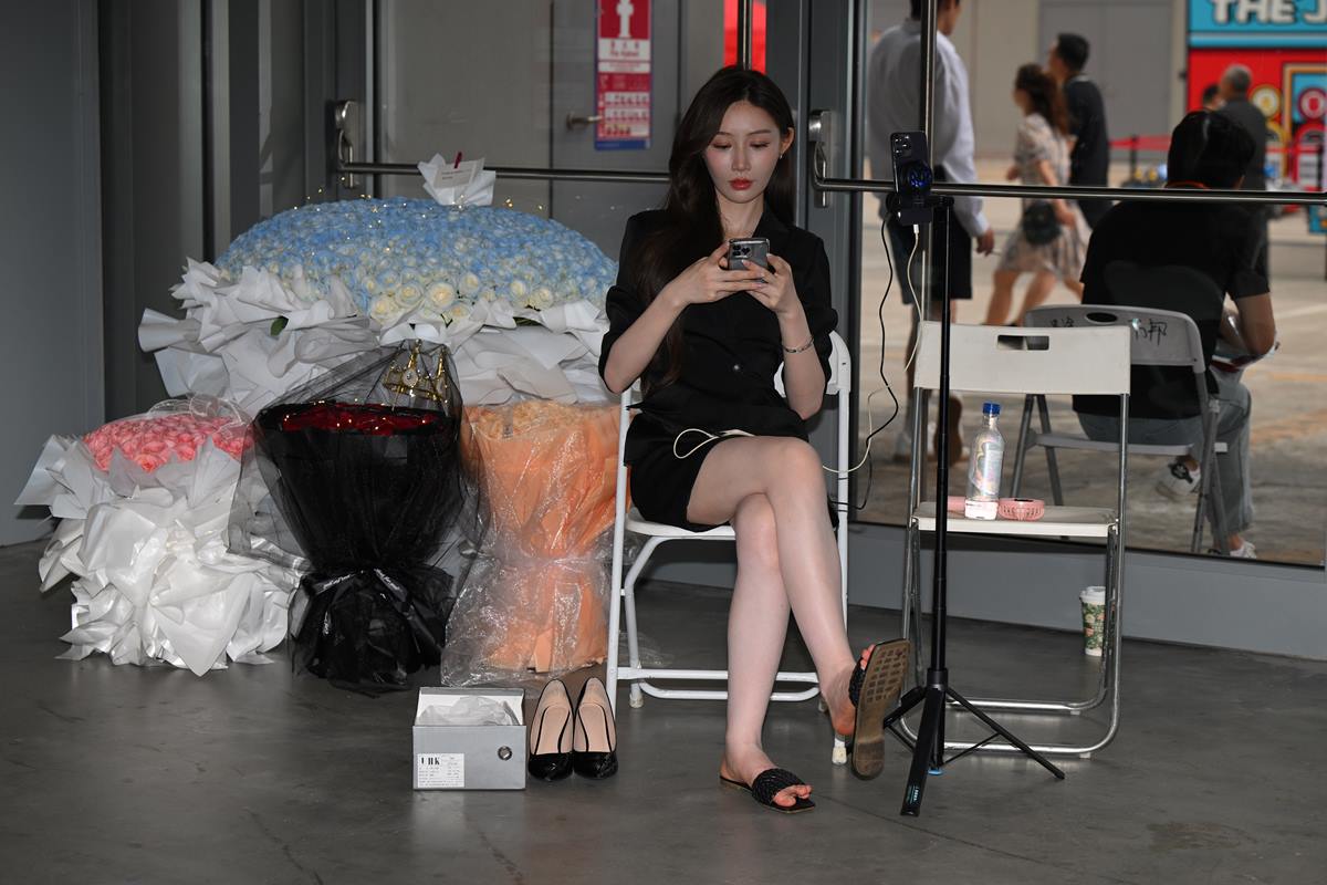 精选街拍作品 NO.5773 迷人西装裙[33P/81MB]