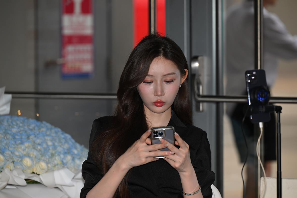 精选街拍作品 NO.5773 迷人西装裙[33P/81MB]