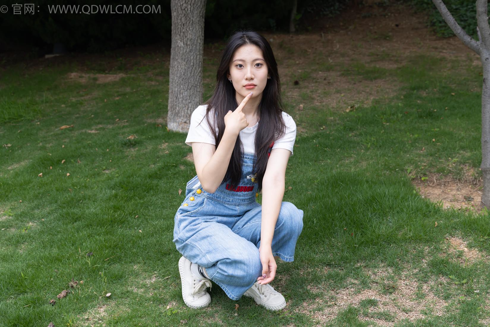 物恋传媒 NO.2407 奶糖-帆布鞋、自然穿脏白棉袜、裸足[160P/1V/4.39GB]