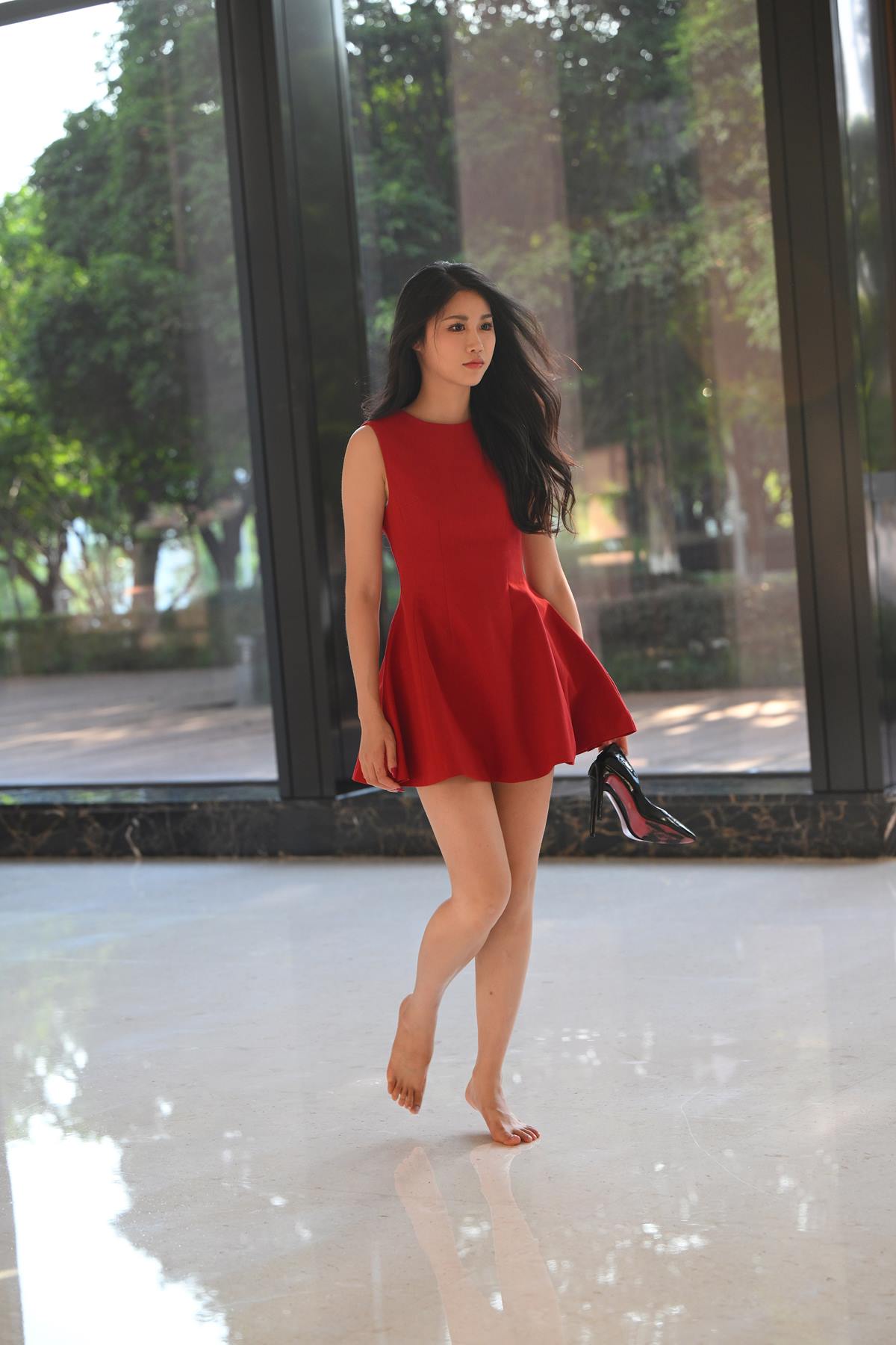 精选街拍作品 NO.5816 亮眼红裙高跟[91P/198MB]