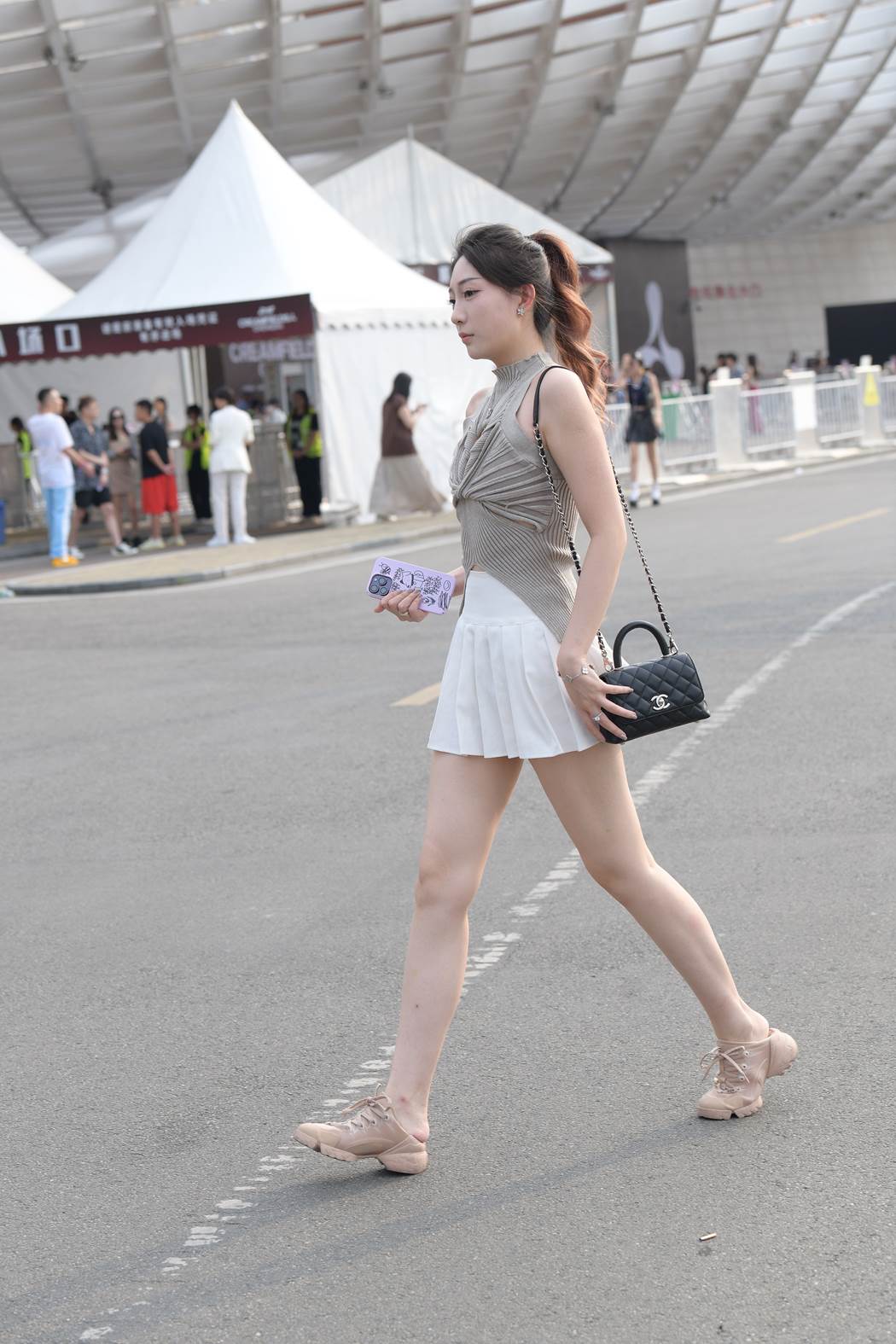 精选街拍作品 NO.5880 优雅白色百褶裙[73P/177MB]