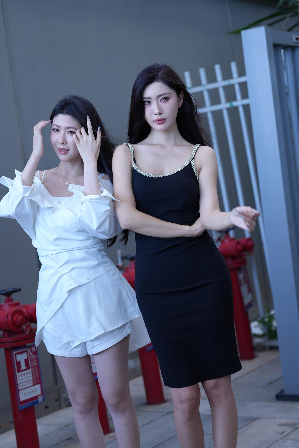 精选街拍作品 NO.5783 闺蜜间的黑白搭配[50P/56MB]